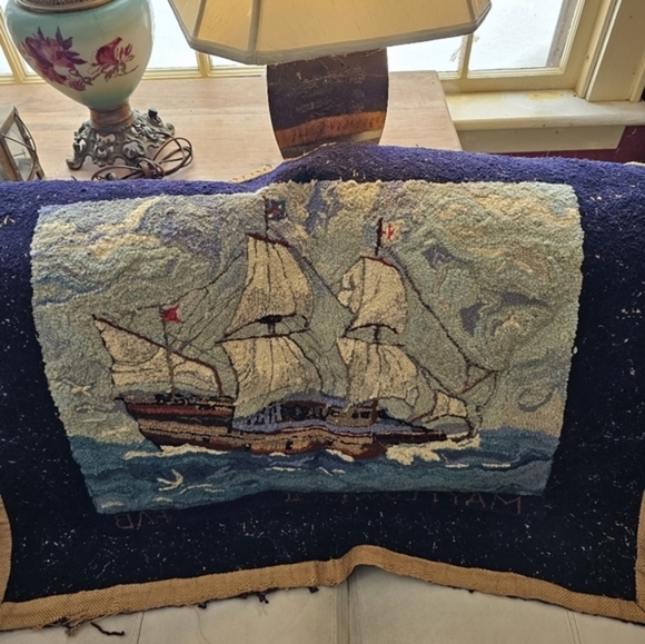 Vintage hand hooked rug with the Mayflower II design.‎ - Picture 13 of 16